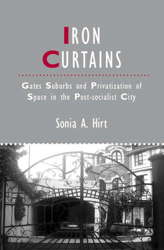 Sonia Hirt A.. Iron Curtains. Gates, Suburbs and Privatization of Space in the Post-socialist City