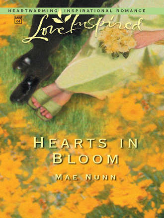Mae  Nunn. Hearts In Bloom