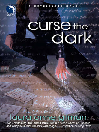 Laura Anne Gilman. Curse the Dark